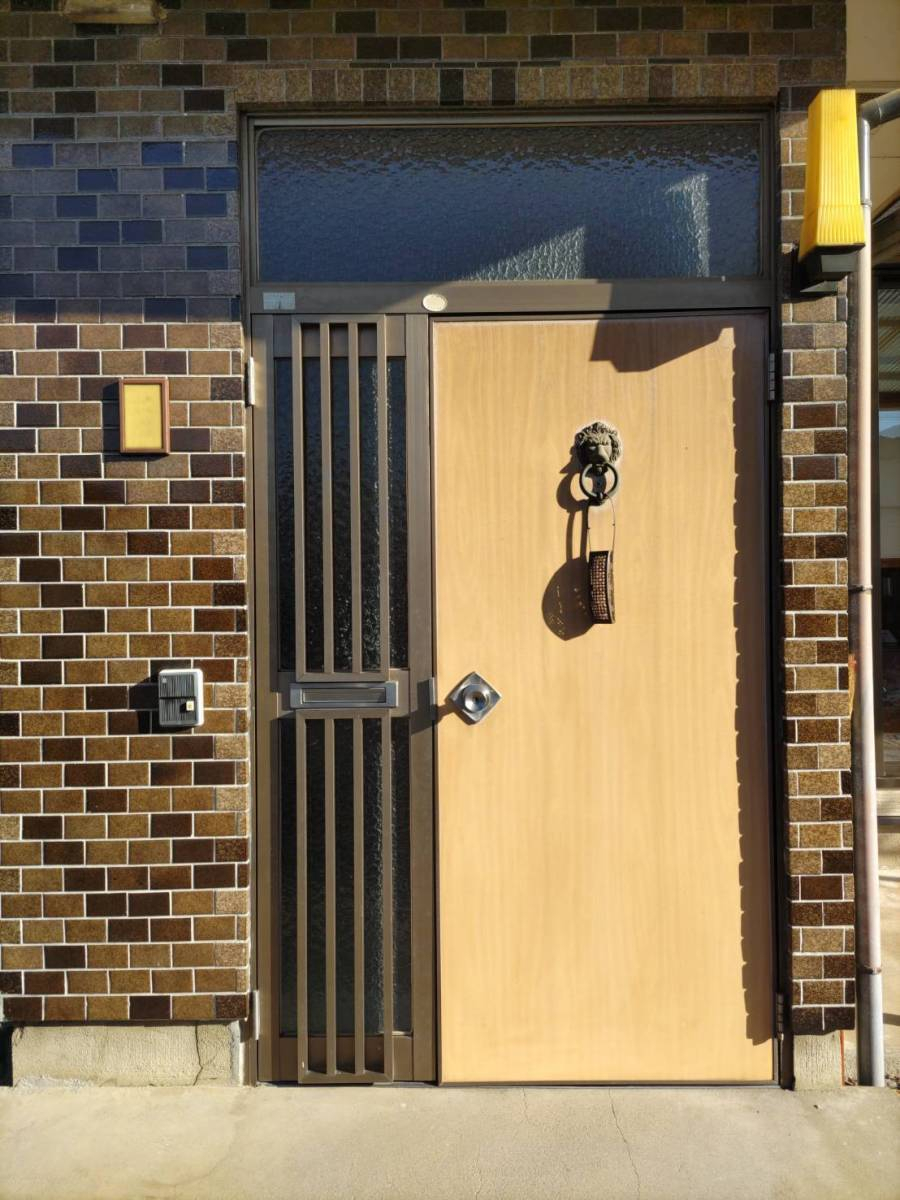 カワサキトーヨー住器 那須那珂川の玄関ドア交換の施工前の写真1