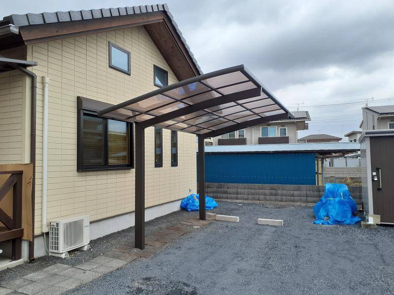 カワサキトーヨー住器 那須那珂川のテラス・カーポート設置工事の施工後の写真2