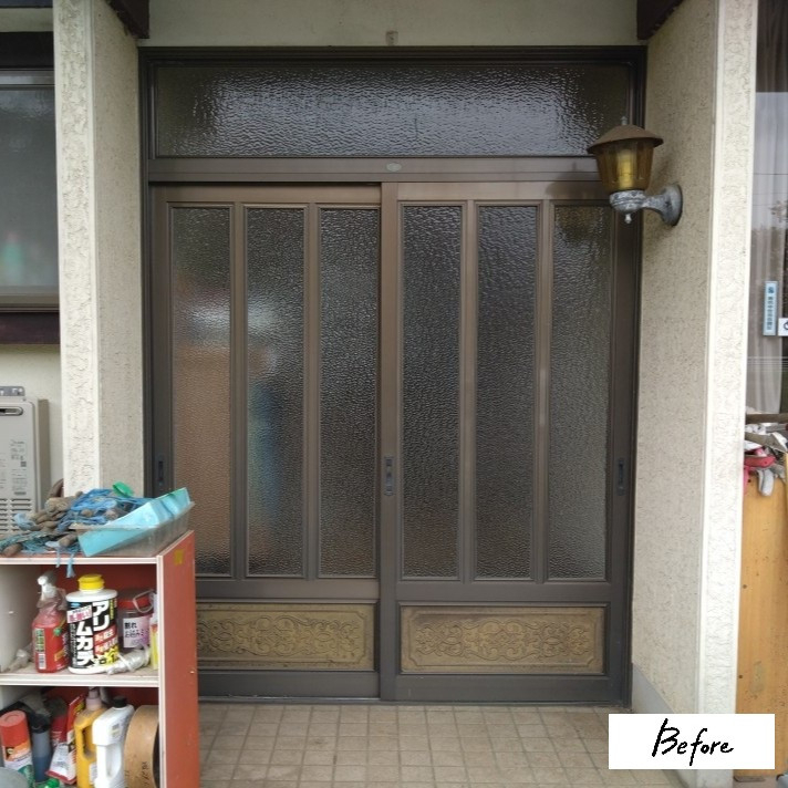 カワサキトーヨー住器 那須那珂川の玄関引戸交換工事の施工前の写真1
