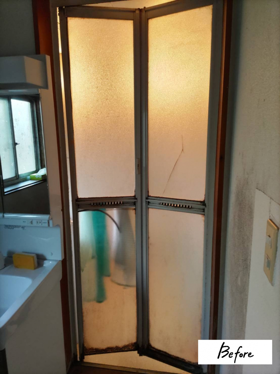 カワサキトーヨー住器 那須那珂川の浴室ドア交換工事の施工前の写真1