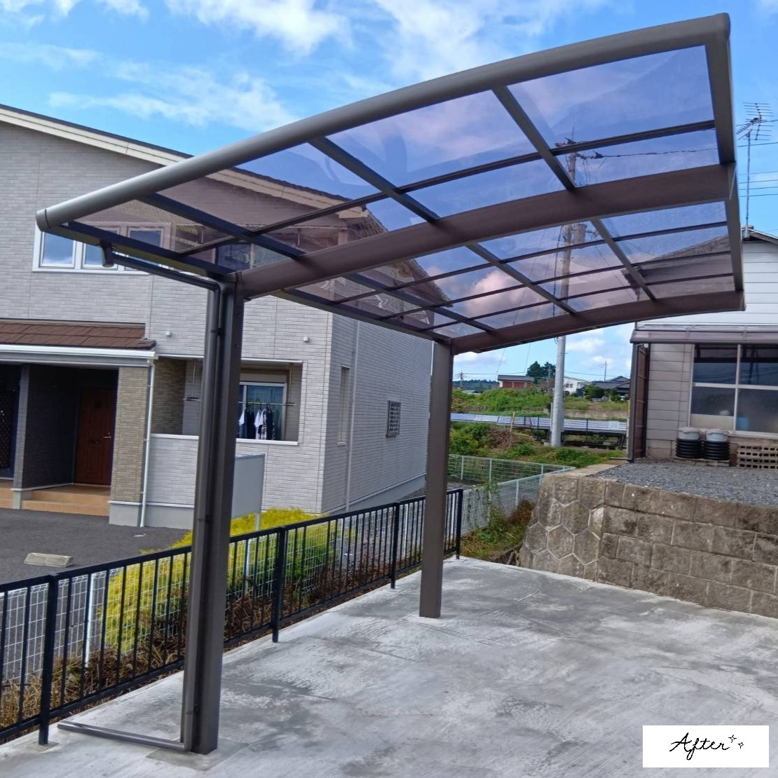 カワサキトーヨー住器 那須那珂川のカーポート設置工事(K 様邸)の施工後の写真1