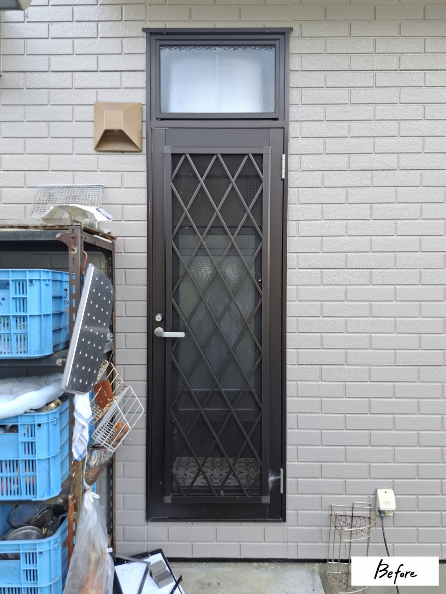 カワサキトーヨー住器 那須那珂川の勝手口ドア交換工事(A 様邸)の施工前の写真1