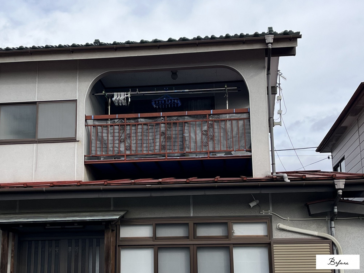 カワサキトーヨー住器 那須那珂川のバルコニー取替工事(A 様邸)の施工前の写真1