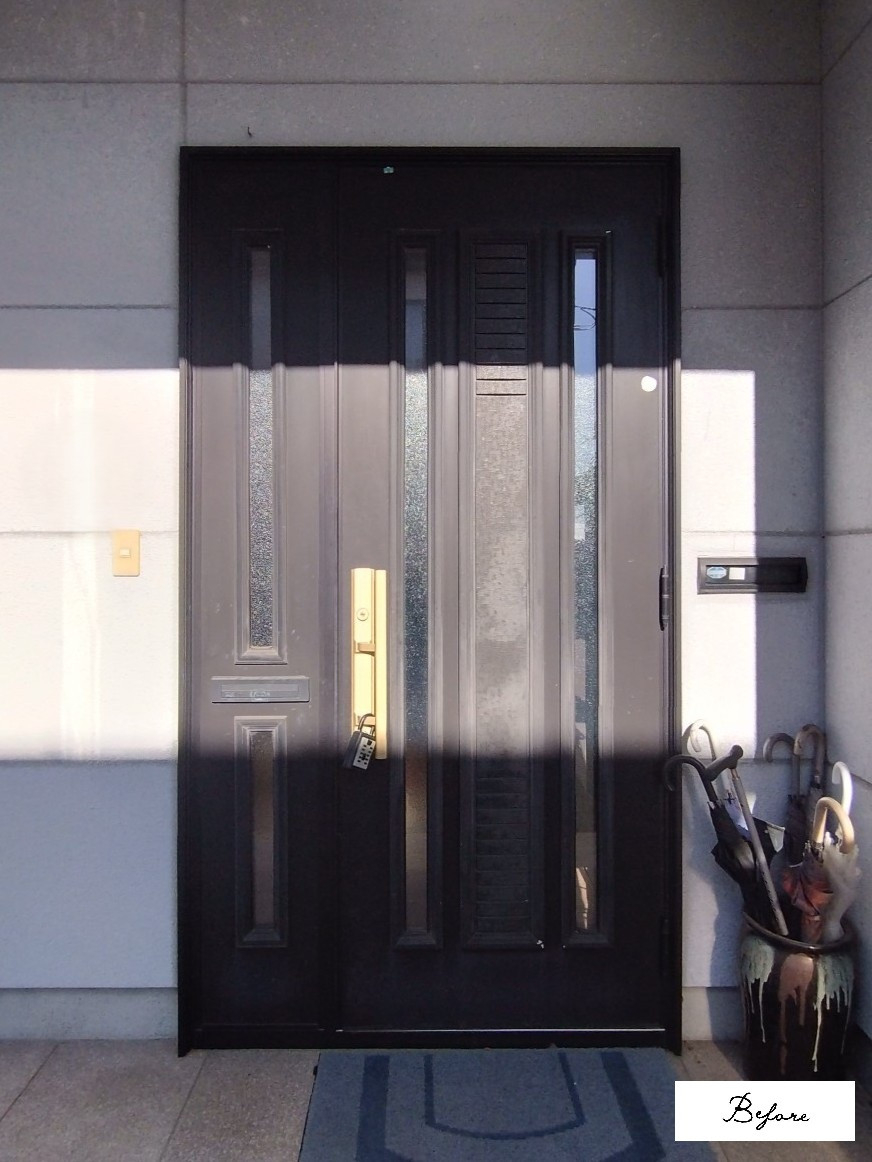 カワサキトーヨー住器 那須那珂川の玄関ドア交換工事(K 様邸)の施工前の写真1