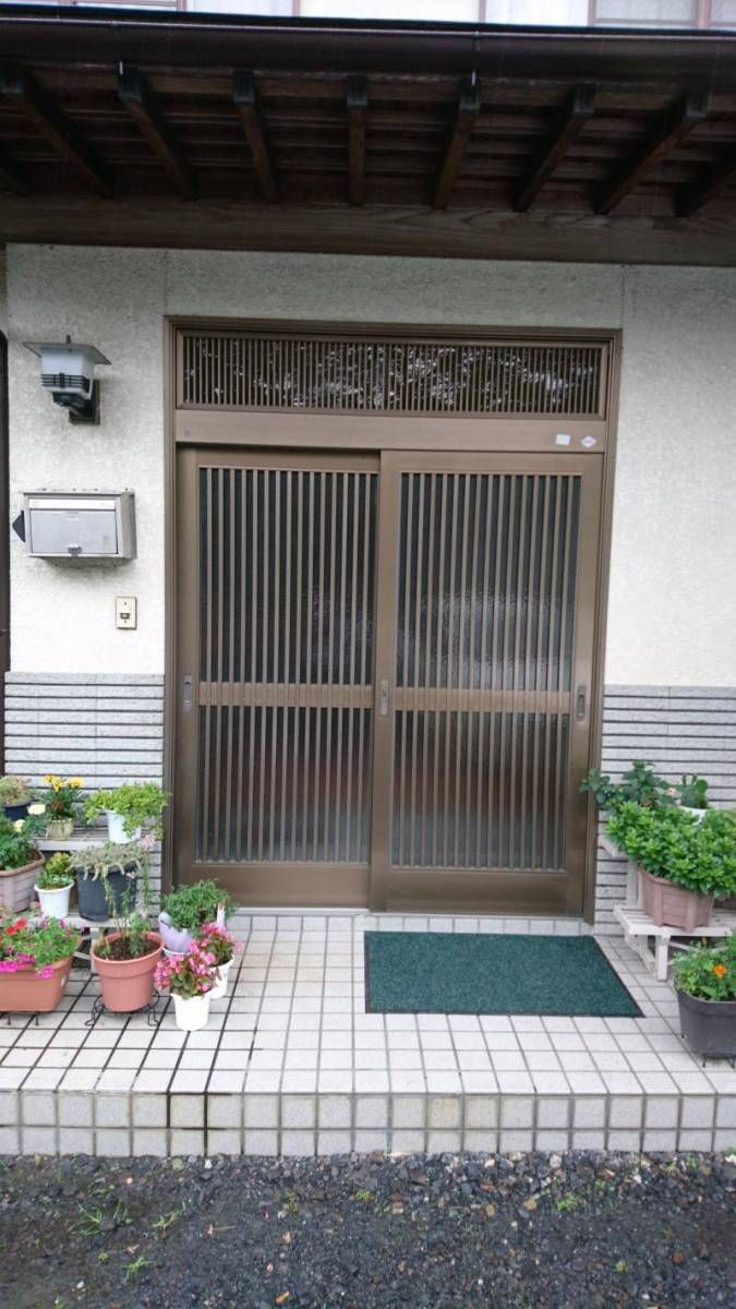 カワサキトーヨー住器 那須那珂川のリシェント玄関引戸の施工前の写真1