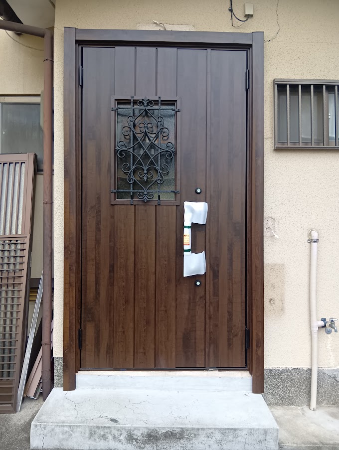 ビエンカサの玄関引戸から　玄関ドアに変更してイメージチェンジの施工事例詳細写真1
