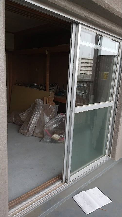 ビエンカサのマンションのサッシ入れ替え工事　２窓の施工前の写真1