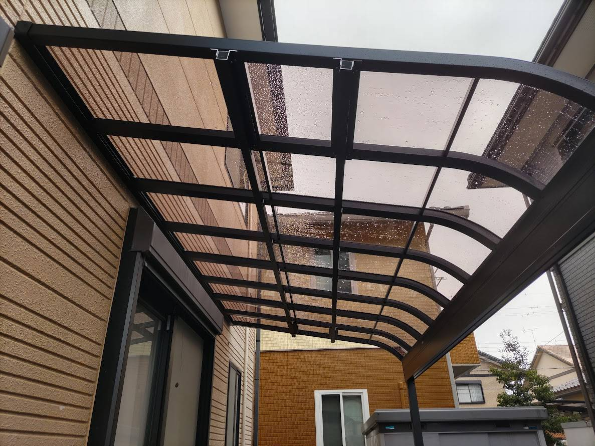 ビエンカサの頑丈に補強したテラス屋根の施工後の写真1