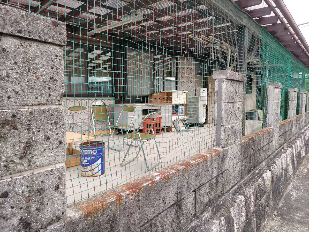 ビエンカサのこれで安心、アルミのフェンスへの施工前の写真1