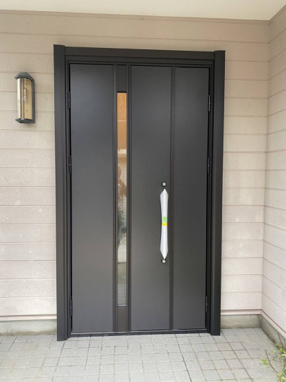 ビエンカサのお気に入りのよく似たデザインで、玄関ドア一新しました施工事例写真1