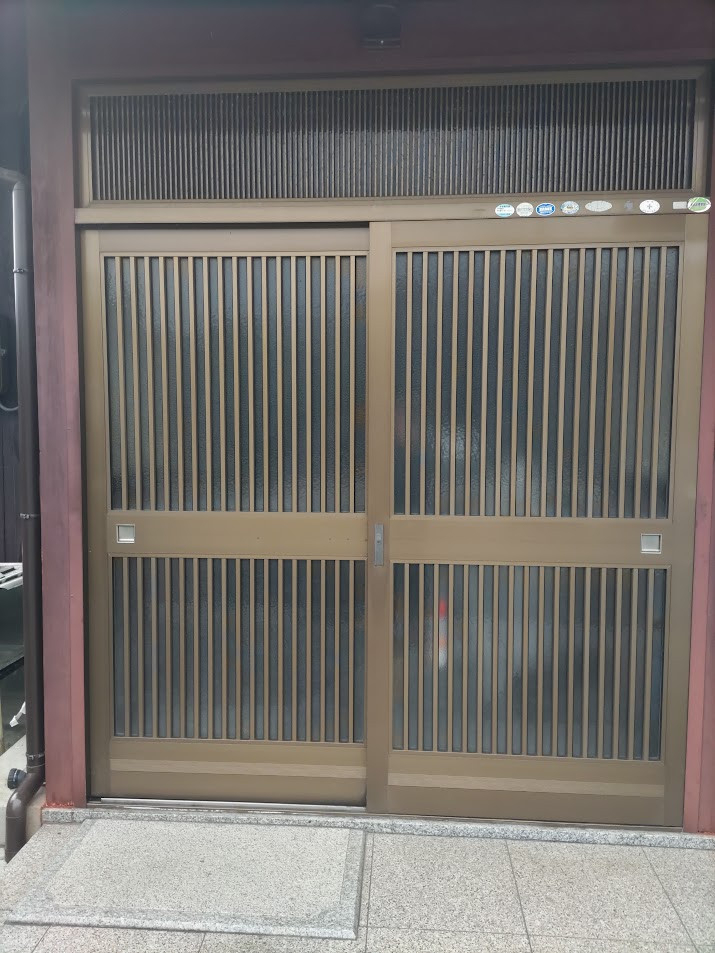 ビエンカサの玄関工事させてもらいました あっという間の玄関交換②の施工前の写真1
