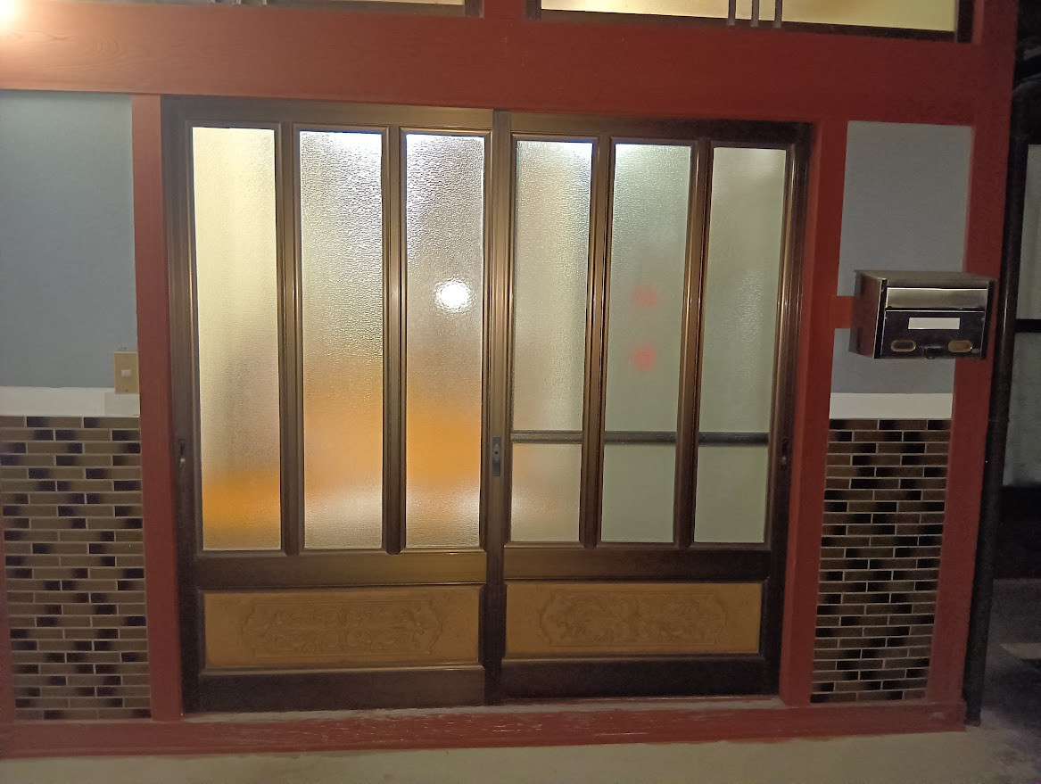 ビエンカサのたった一日で、玄関が見違えるようにきれいになりましたの施工前の写真1