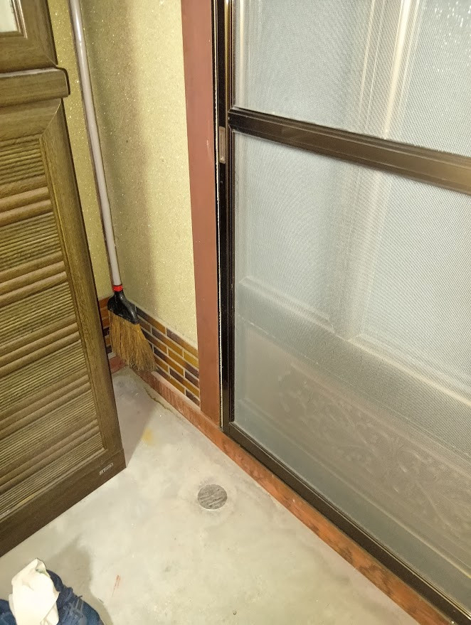 ビエンカサのたった一日で、玄関が見違えるようにきれいになりましたの施工前の写真2