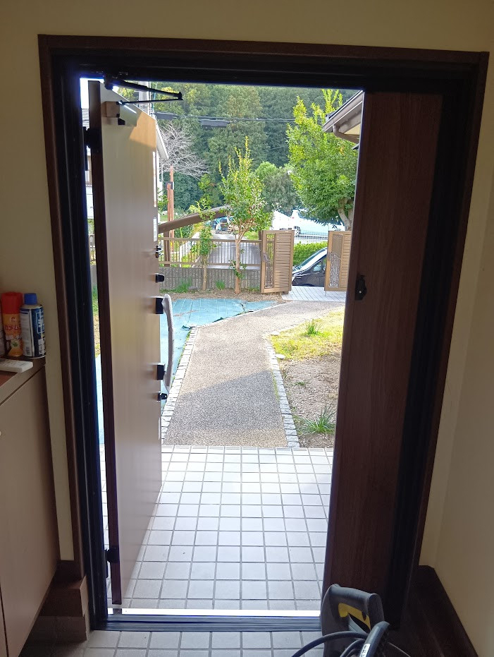 ビエンカサのたった一日であっという間に玄関交換の施工後の写真2