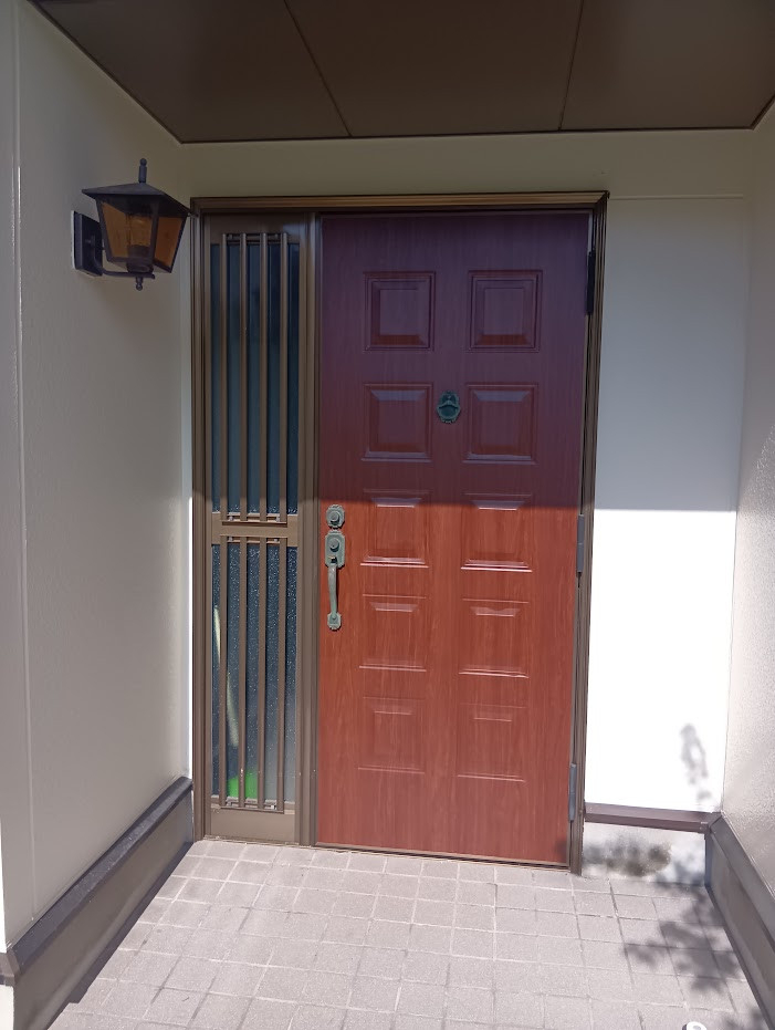 ビエンカサのたった一日であっという間に玄関交換の施工前の写真1