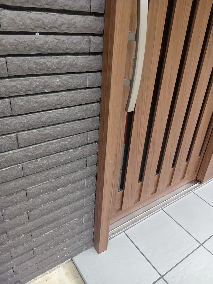 ビエンカサの何ということでしょう　たった一日で、こんなに素晴らしい玄関廻りになりましたの施工後の写真2