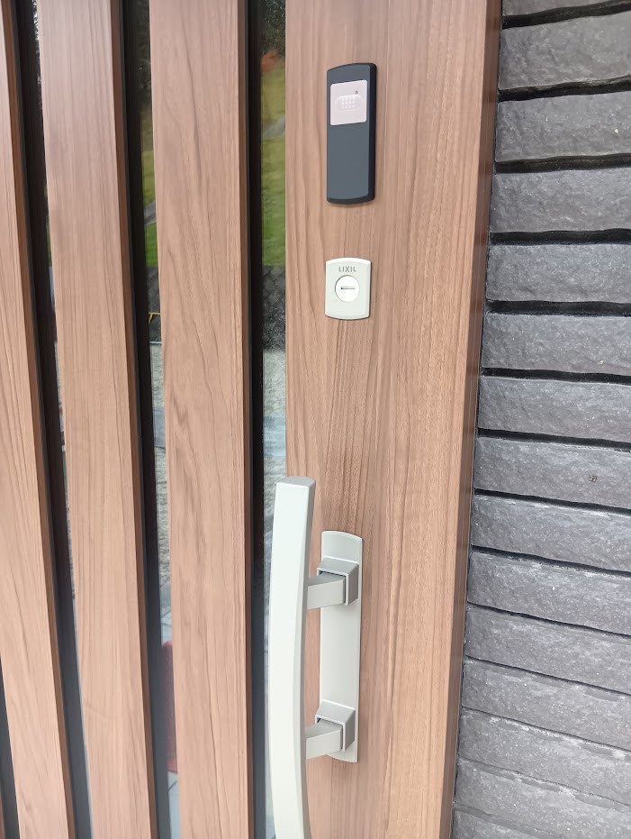 ビエンカサの何ということでしょう　たった一日で、こんなに素晴らしい玄関廻りになりましたの施工後の写真3