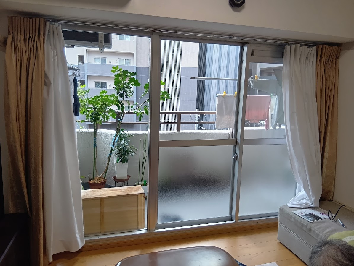 ビエンカサのマンションのこんな形にも対応　二重窓　インプラスの施工前の写真1