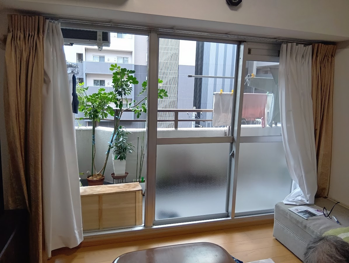 ビエンカサのマンションのこんな形にも対応　二重窓　インプラスの施工前の写真2