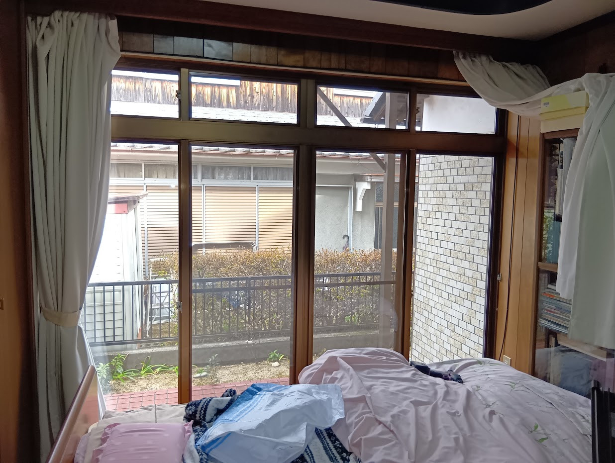 ビエンカサの大きな窓の断熱には、インプラスがおすすめですの施工前の写真1