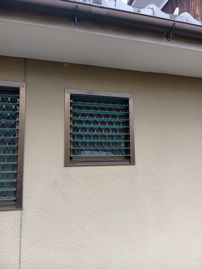 ビエンカサの壁を壊さずに窓交換　カバー工法の施工前の写真2