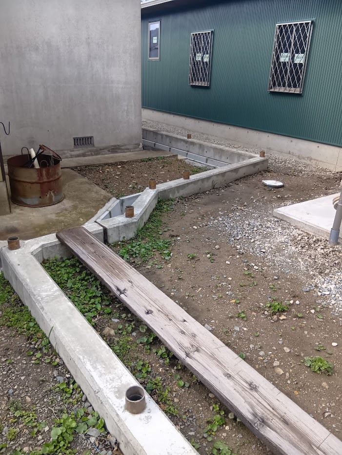 ビエンカサのフェンス工事をさせて頂きましたの施工前の写真2