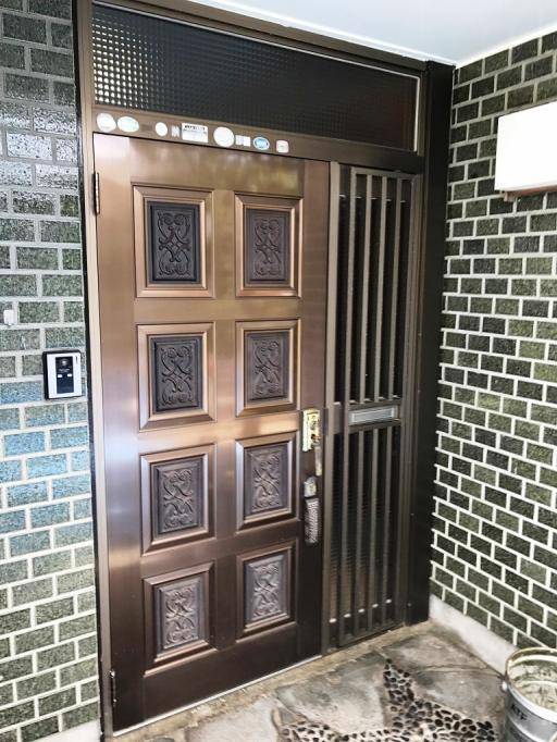 広海クラシオ 徳島店の玄関ドア交換：１ＤＡＹリフォーム工事⑦の施工前の写真1