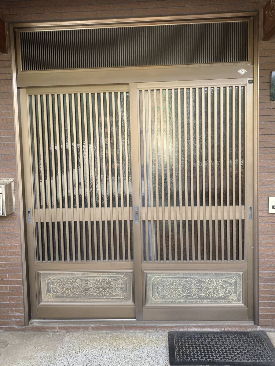 広海クラシオ 徳島店の玄関は家の顔。和風から洋風へ、引き戸からドアへ！家のイメージが若返りました。の施工前の写真1