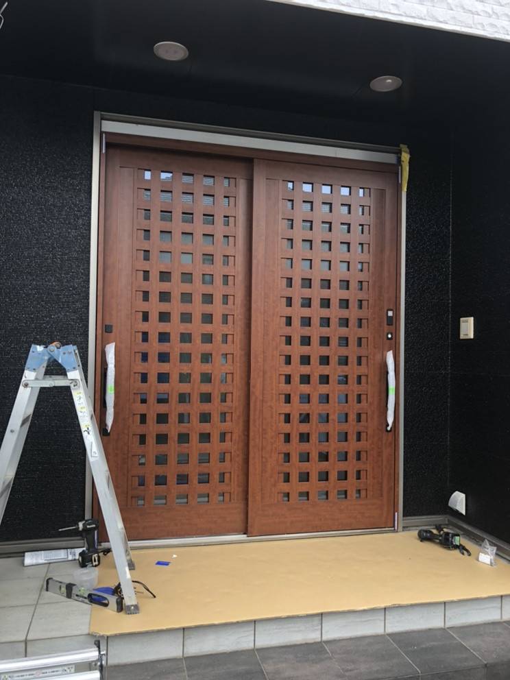 広海クラシオ 徳島店のリシェント玄関引き戸の施工例ですの施工後の写真1
