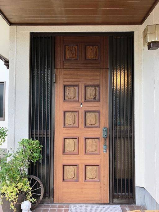広海クラシオ 徳島店の玄関ドア交換：１ＤＡＹリフォーム工事⑫の施工前の写真1