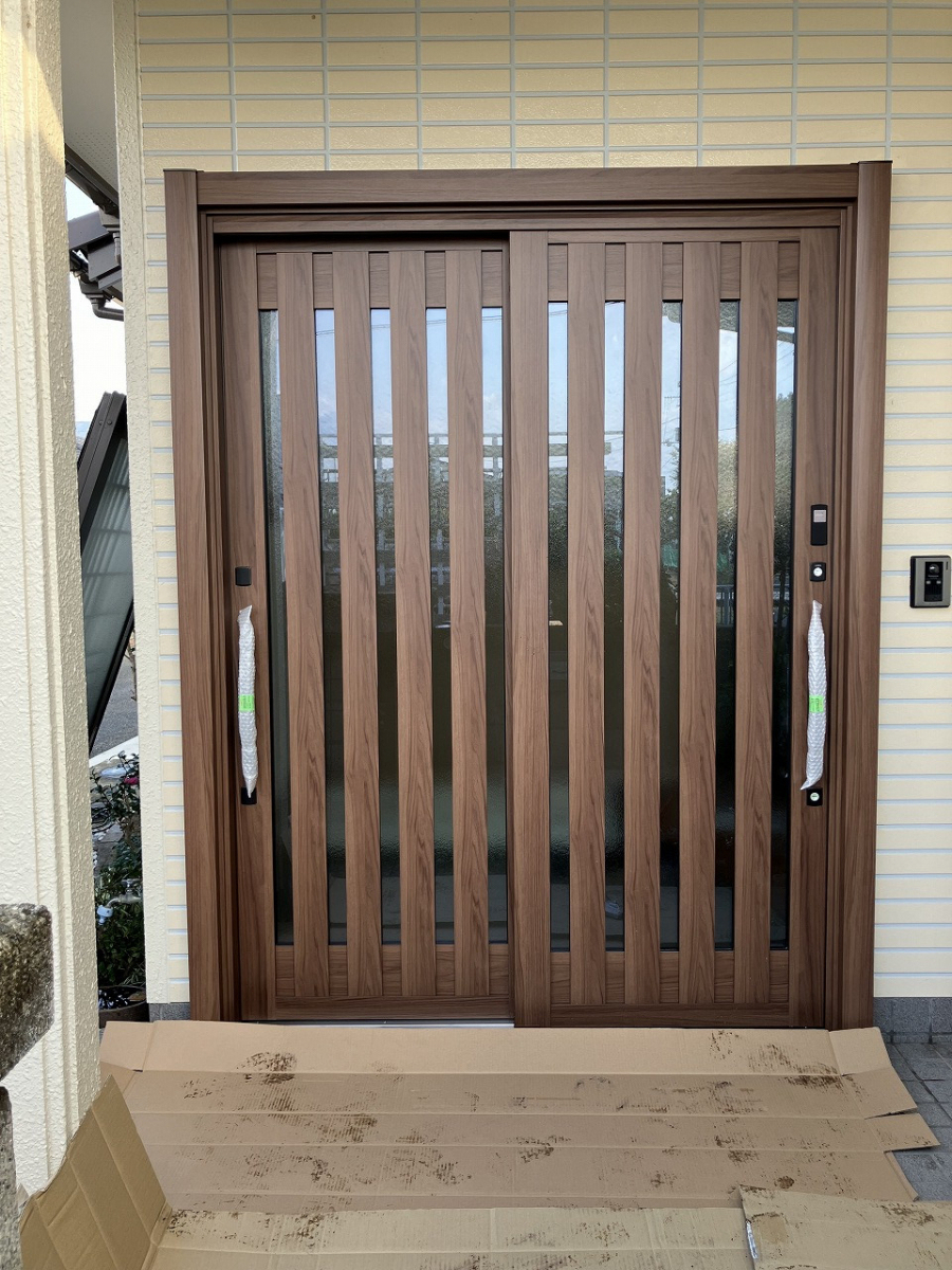 広海クラシオ 徳島店の引き戸をまるごとアップデート⤴　１日で家の表情も変わり、安心の玄関へ！！の施工後の写真1