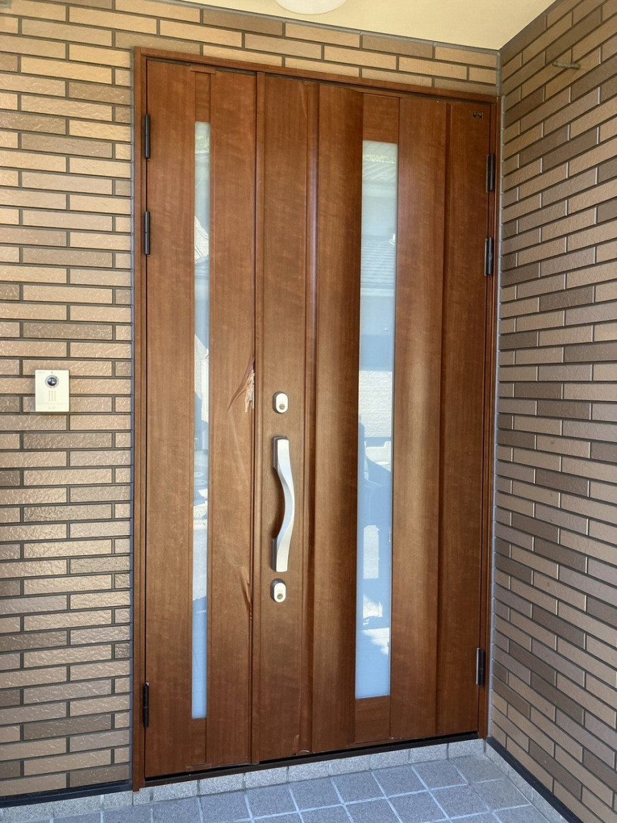 広海クラシオ 徳島店の木の表情が美しい～木目調玄関ドア～豊富な種類でお好みのデザインをお選びいただけます🌲🌳🚪の施工前の写真1