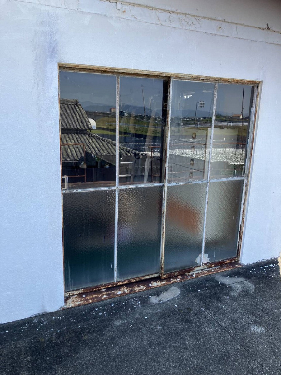 広海クラシオ 徳島店の動かない窓が、たった１日で生まれ変わります。古い窓にさよならしませんか？の施工前の写真1