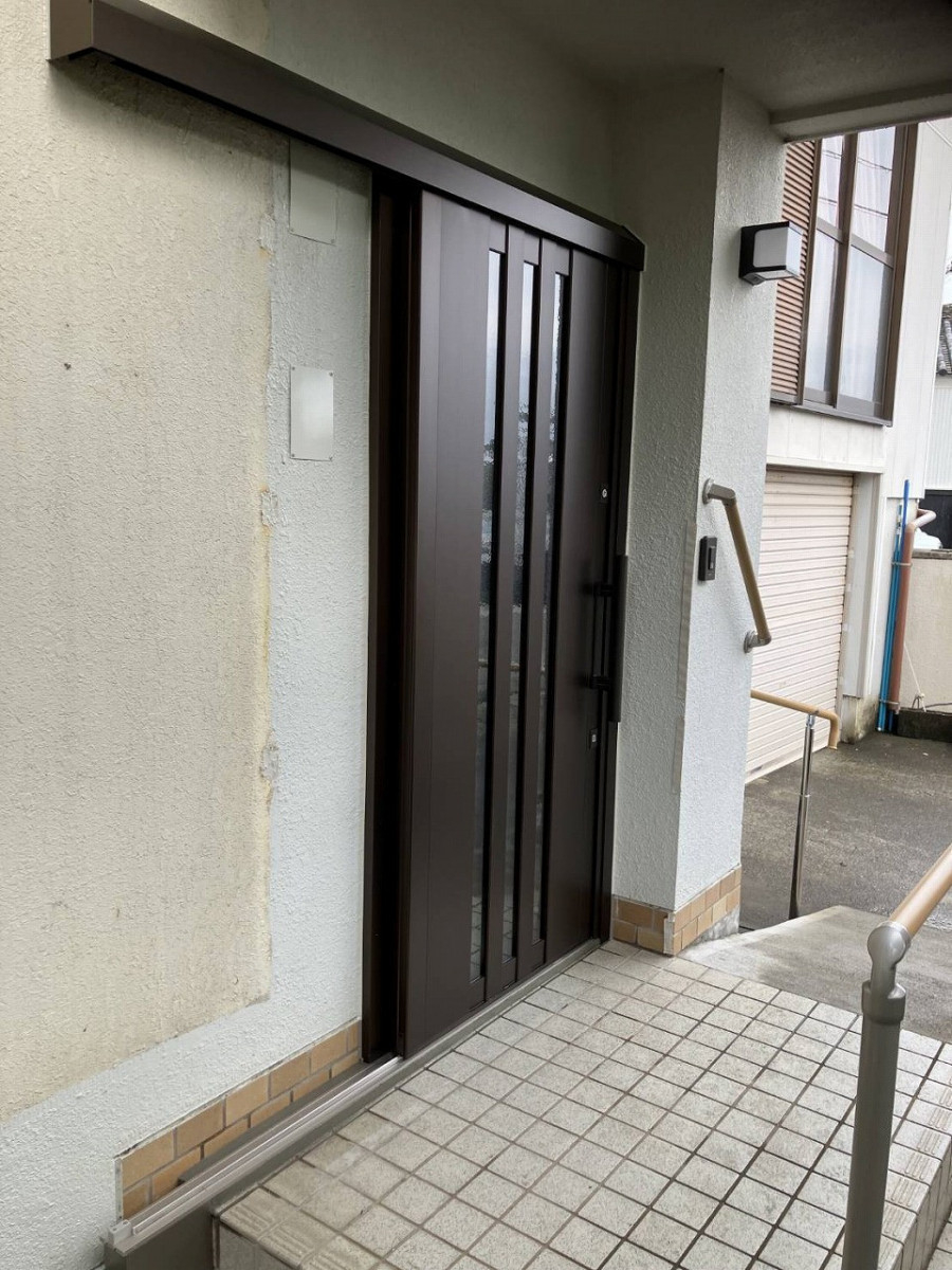 広海クラシオ 徳島店の開き戸から引き戸へバリアフリーリフォーム～今までの不便を解消！出入りしやすい玄関への施工後の写真1