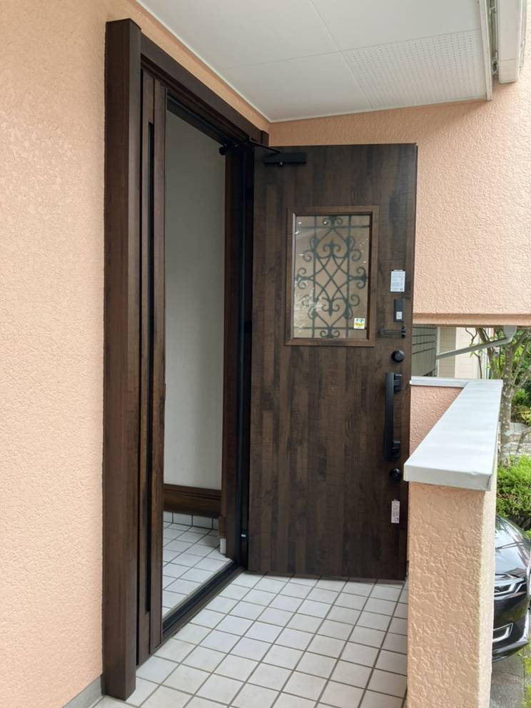 広海クラシオ 徳島店の玄関ドア交換：１ＤＡＹリフォーム工事　玄関ドア交換（リシェント）の施工後の写真2