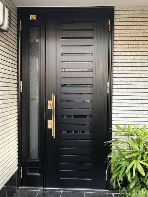 広海クラシオ 徳島店の玄関ドア交換：１ＤＡＹリフォーム工事⑤の施工前の写真2