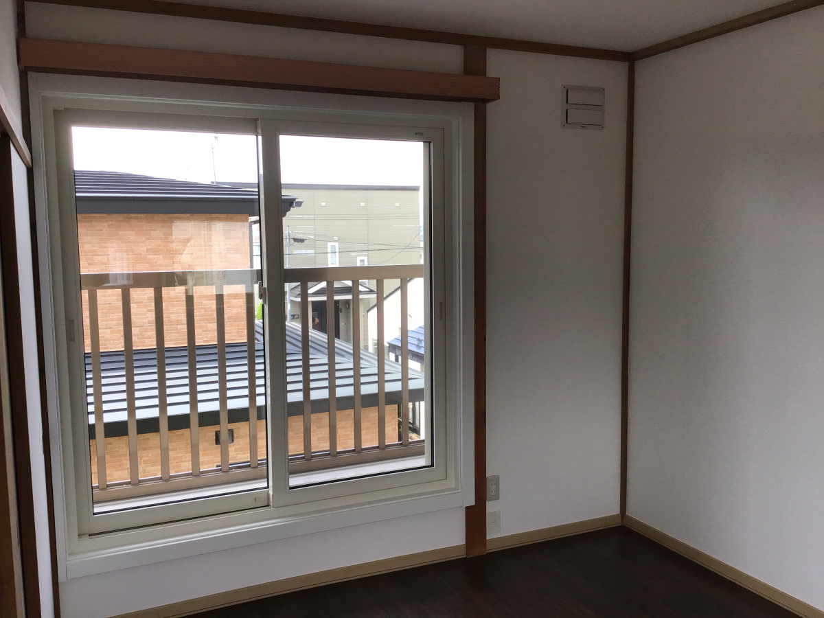 リ・ウィンドの和室から洋室へリフォーム＆外窓交換リフレム（カバー工法）の施工後の写真2