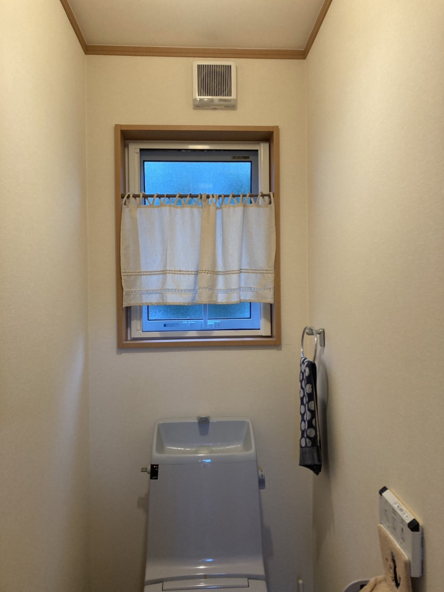 リ・ウィンドの【トイレ換気扇（パイプファン）交換&スイッチ増設】の施工前の写真1