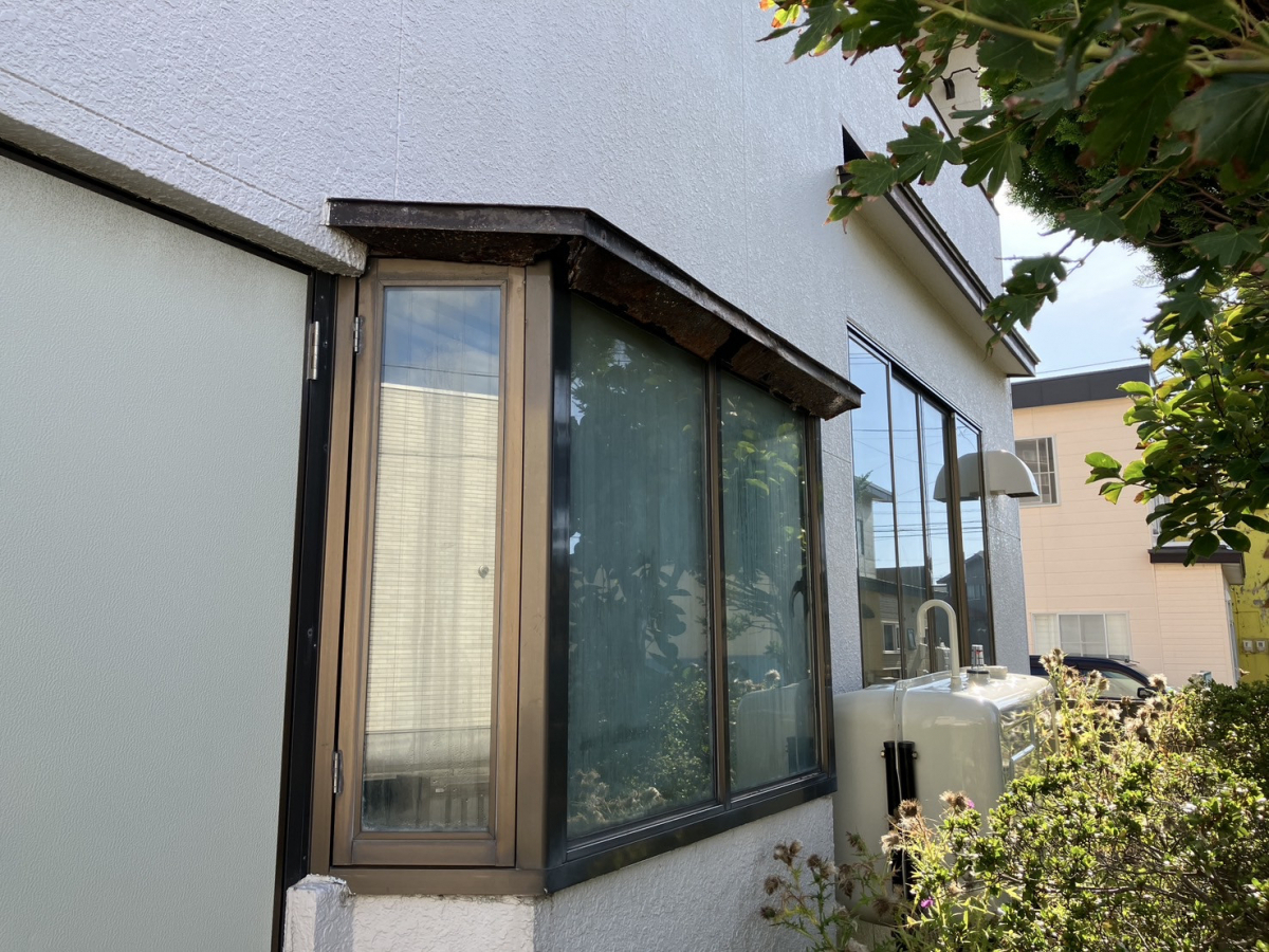 リ・ウィンドの【出窓屋根の葺き替え工事】の施工前の写真1
