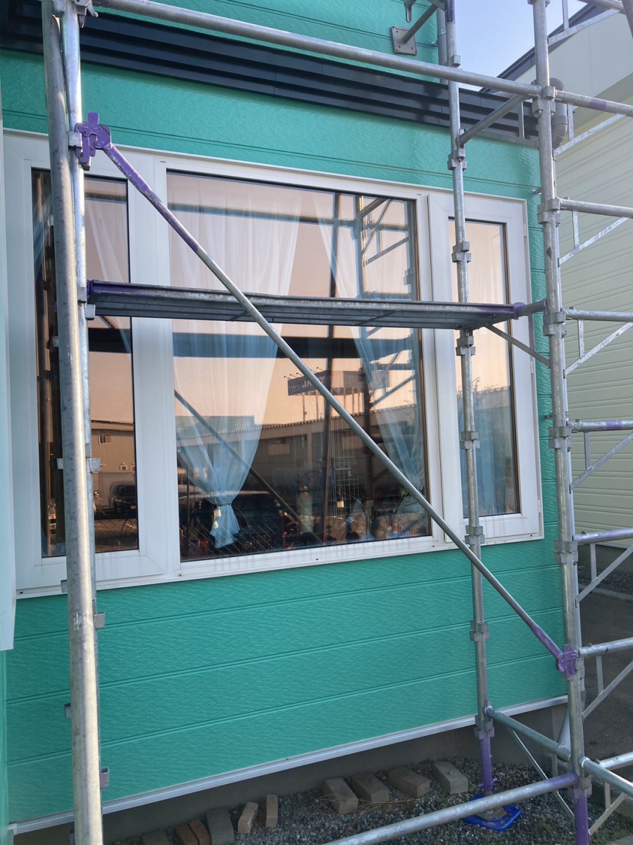 リ・ウィンドの外窓13カ所を“トリプルガラス”で一気に断熱リフォーム【カバー工法】の施工前の写真1