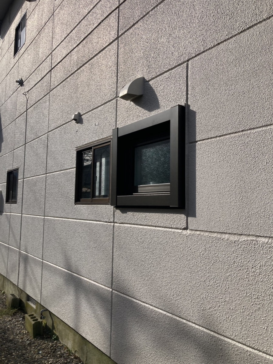 リ・ウィンドの見た目も性能も一新！外窓＋勝手口リフォームの施工後の写真2