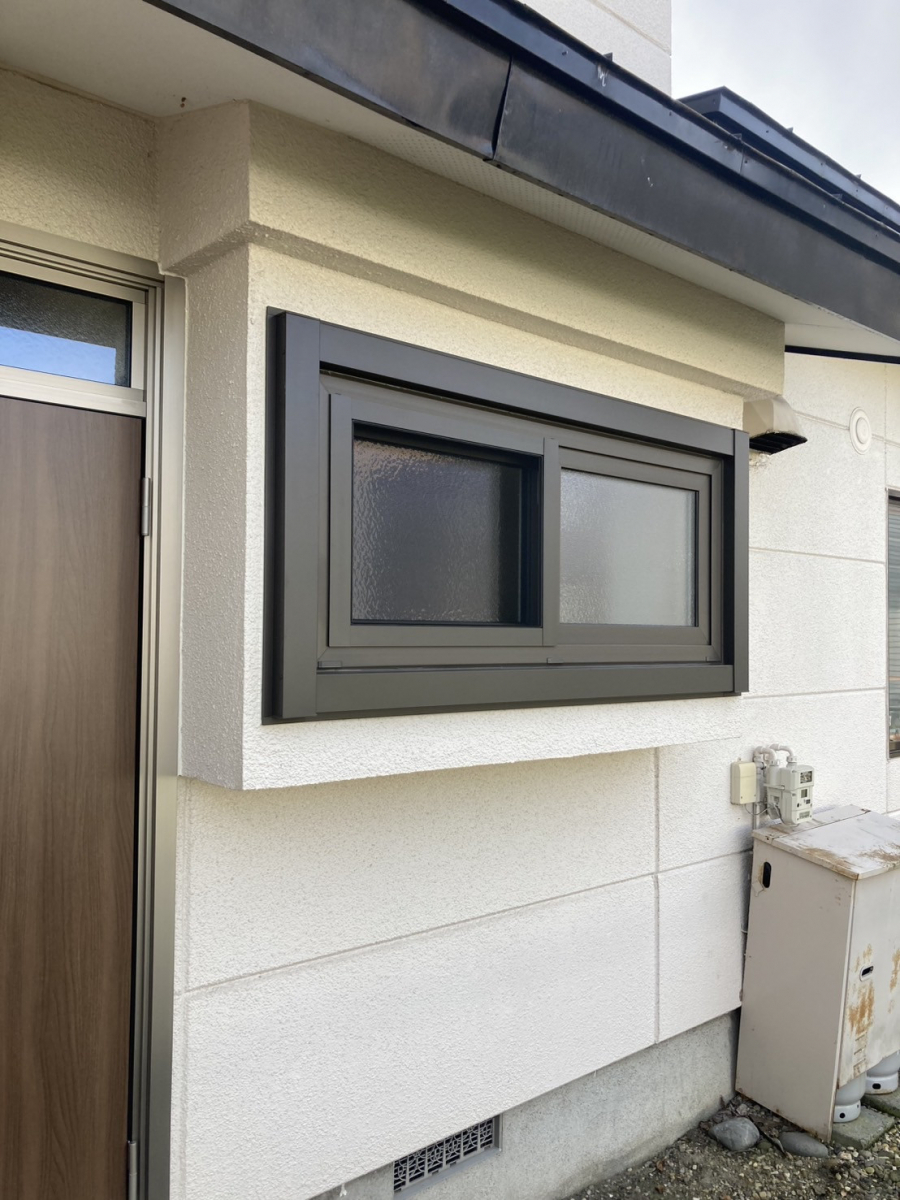 リ・ウィンドの見た目も性能も一新！外窓＋勝手口リフォームの施工後の写真3