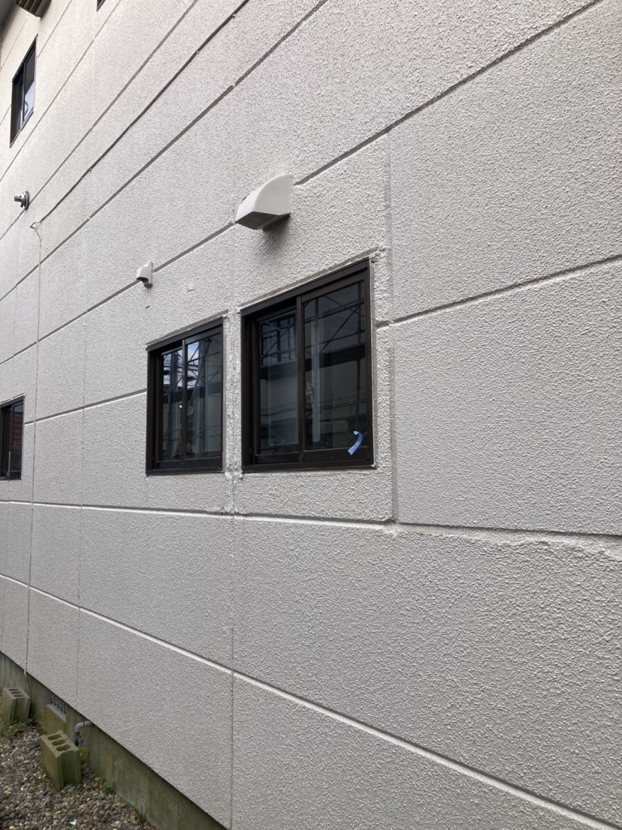 リ・ウィンドの見た目も性能も一新！外窓＋勝手口リフォームの施工前の写真2