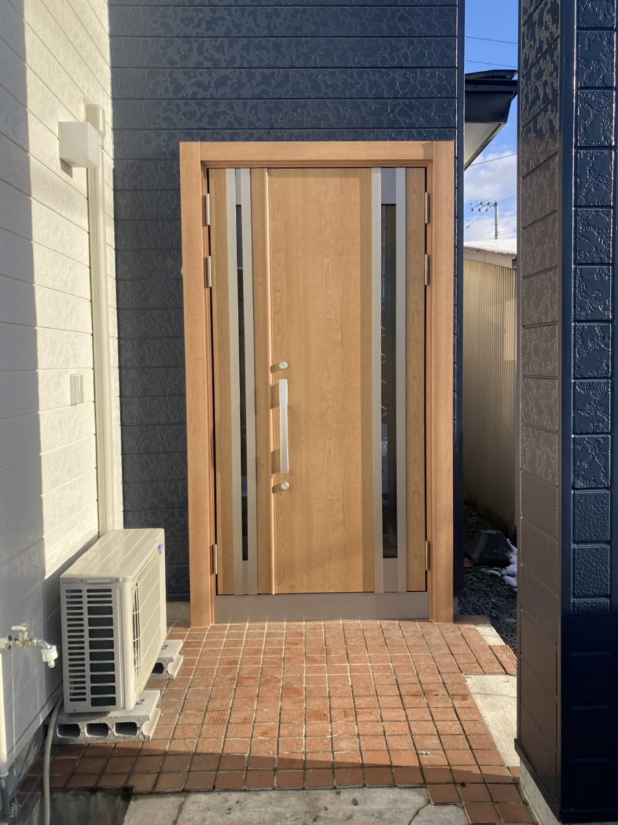 リ・ウィンドの毎日使う玄関を快適に。【LIXIL リシェント3 高断熱玄関ドア】の施工後の写真1