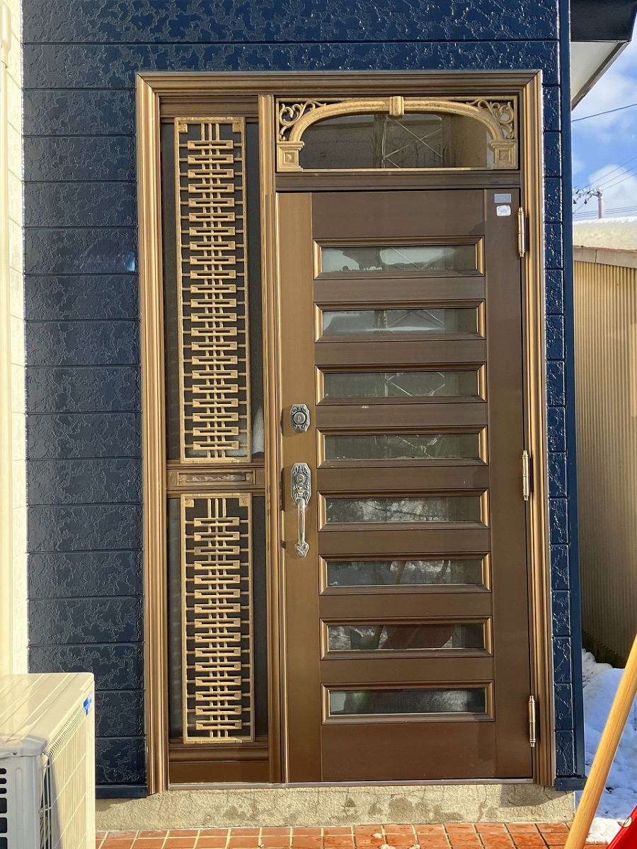 リ・ウィンドの毎日使う玄関を快適に。【LIXIL リシェント3 高断熱玄関ドア】の施工前の写真1