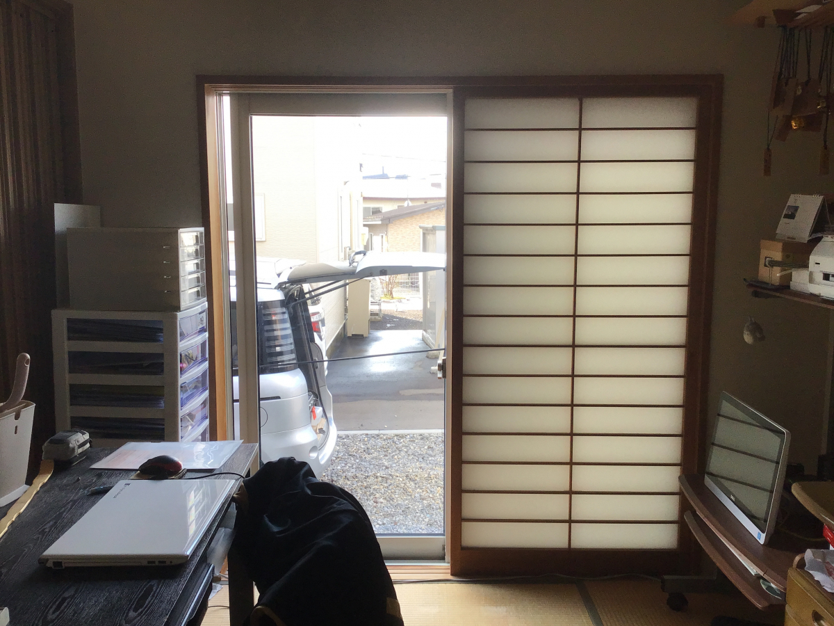 リ・ウィンドの先進的窓リノベ2025活用｜内窓（インプラス）＋ガラス交換の施工前の写真1