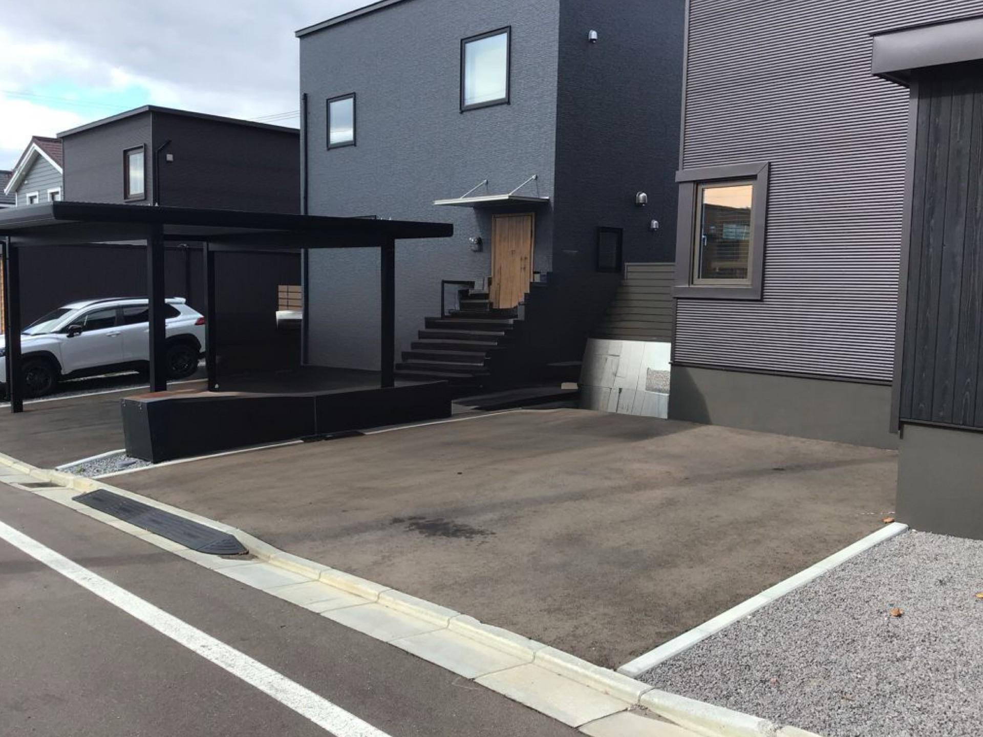 リ・ウィンドの積雪100cm対応｜LIXILカーポートST 2台用設置工事の施工前の写真1