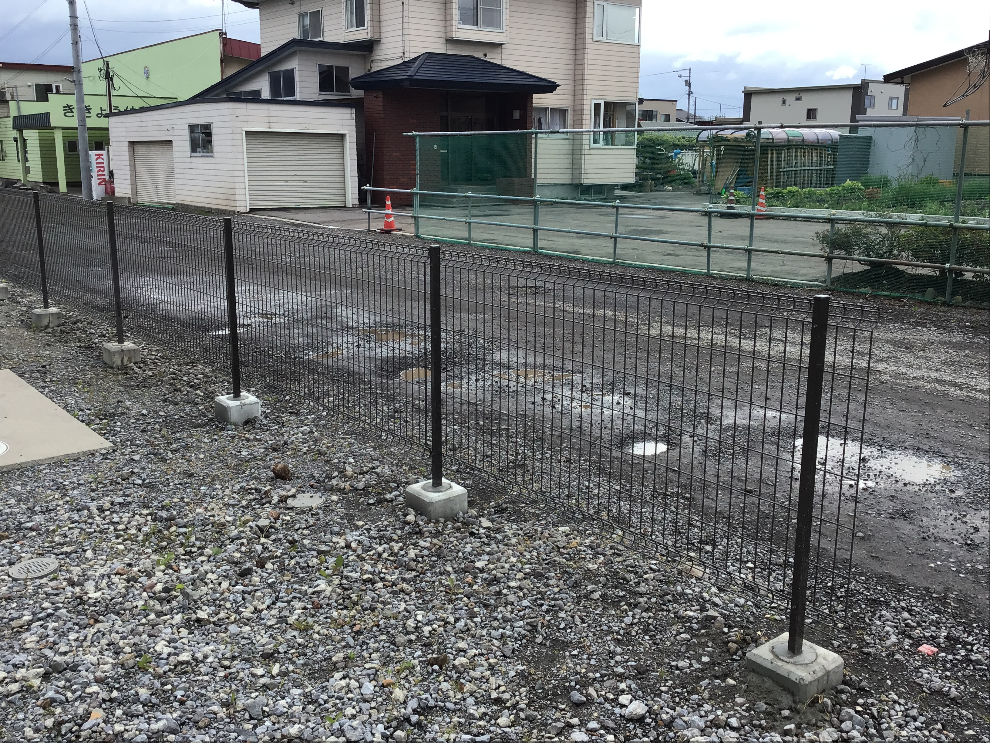 リ・ウィンドのフェンスの修理・交換工事｜ハイグリッドフェンスの施工後の写真2
