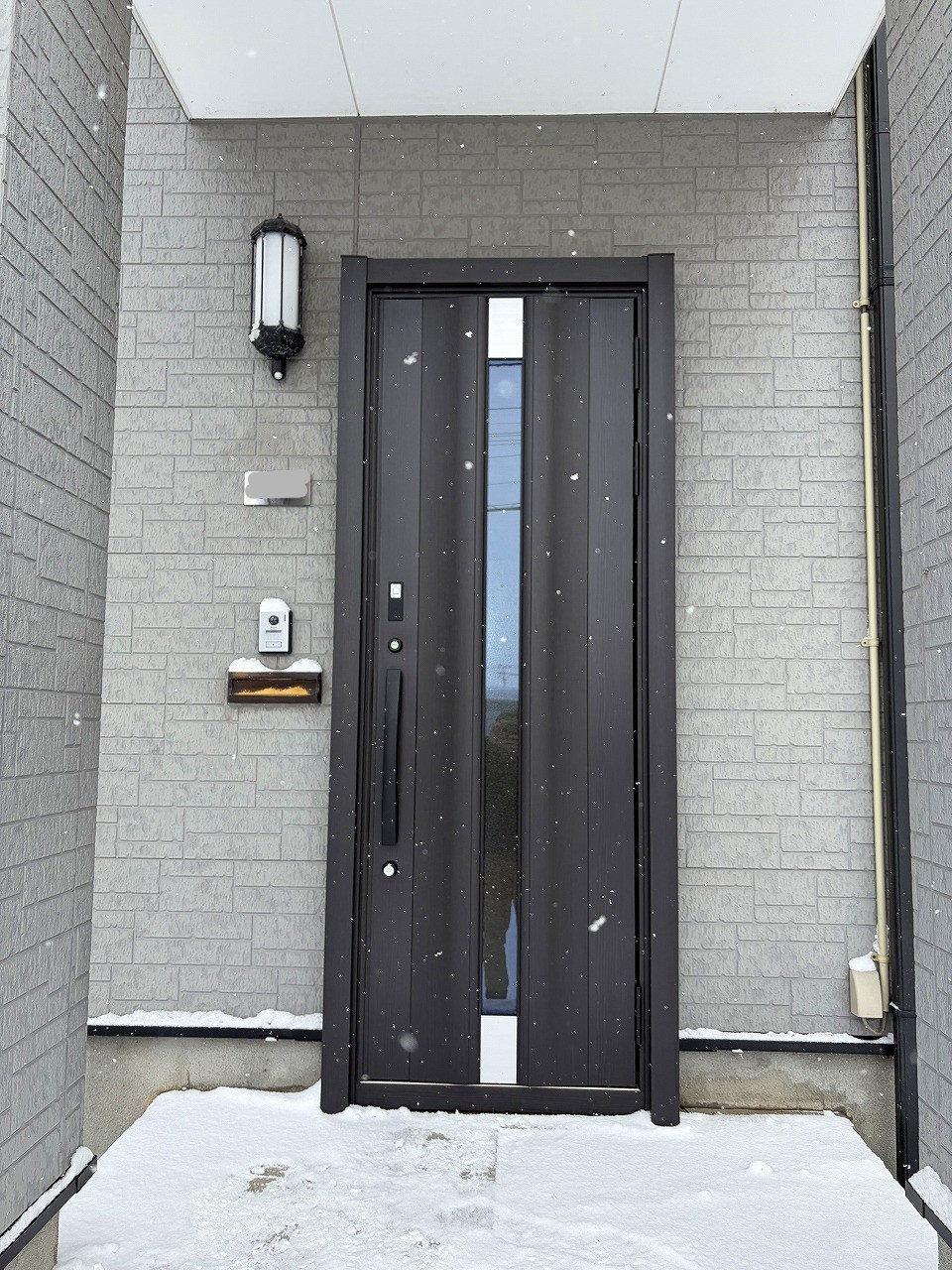 リ・ウィンドの1日でできる玄関リフォーム、リシェント３の施工後の写真1