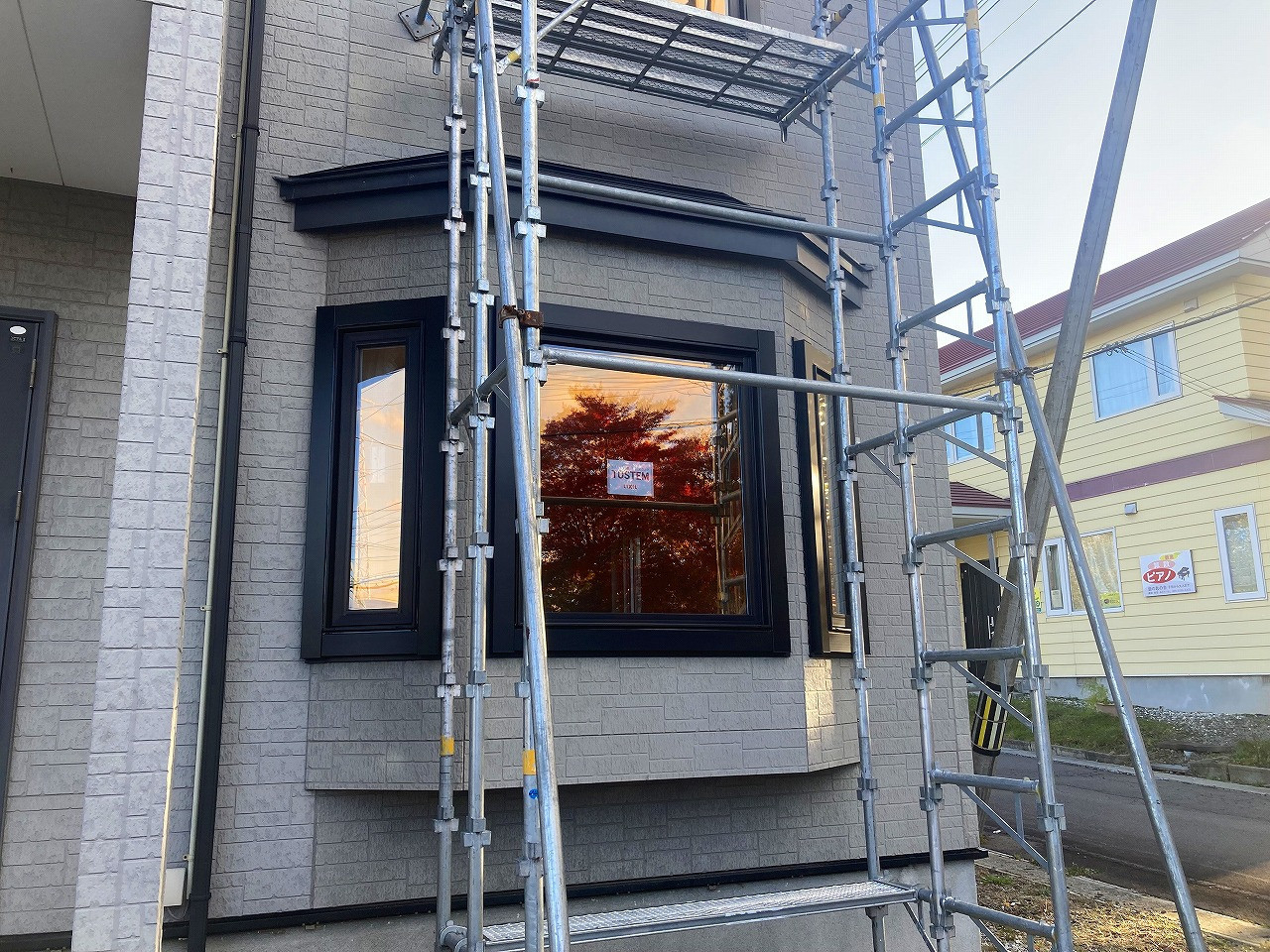 リ・ウィンドの玄関ドアリフォームと外窓交換で住まいを快適にの施工後の写真1